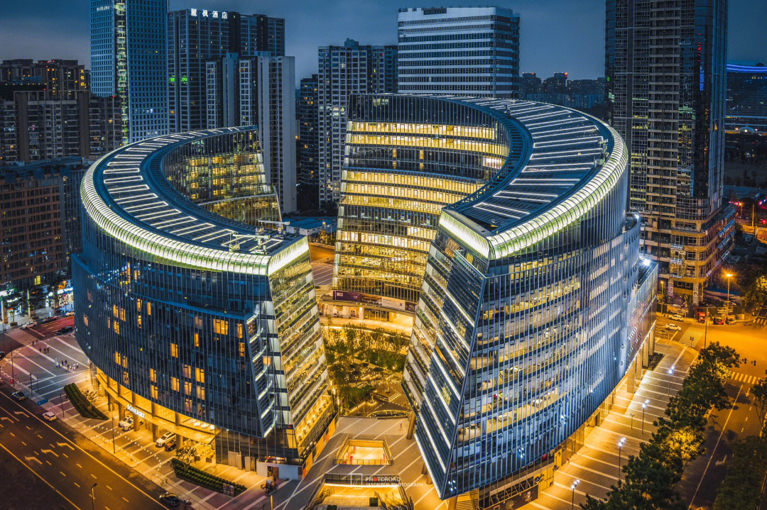 成都新科技感建筑風(fēng)暴之眼